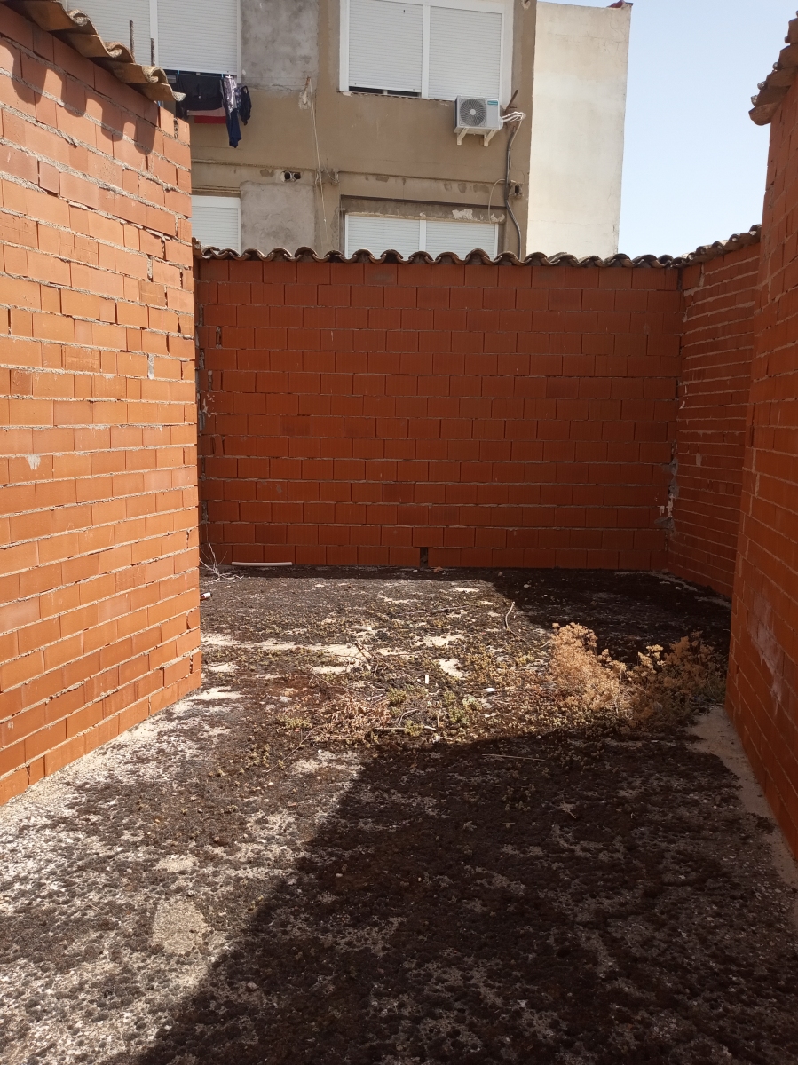 Terreno disponible.